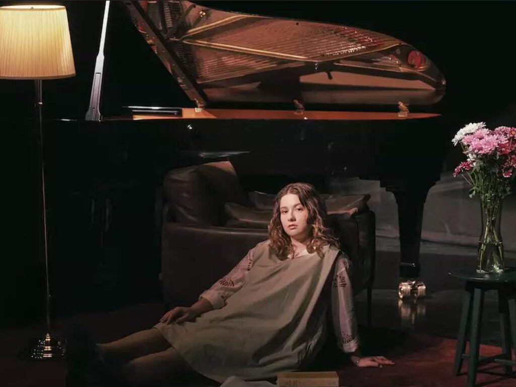 فعاليات أبوظبي Bea Laszlo 