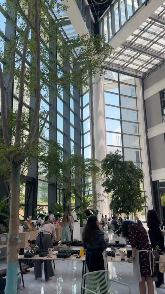 زرنا ROOTED — فعالية السوق المستدام في ICD Brookfield Place!
هنالك علامات محلية وإقليمية تقدّم كل ما هو جميل ومستدام: من السيراميك اليدوي وصابون الغيار ومستحضرات العناية بالبشرة إلى اكسسوارات المنزل المعاد تدويرها.

زوروا المكان في The Summer Garden لتعيشوا تجربة فريدة تجمع بين التسوق والإبداع طوال اليوم.

📍: الطابق الأول، ICD Brookfield Place
🗓️: لغاية 23 أبريل من 10 صباحاً حتى 6 مساءً

#seen #فعاليات_دبي